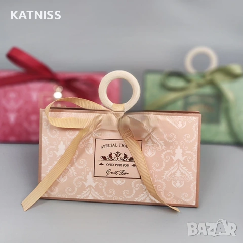 Кутия с дървена дръжка микс от цветове на дребни и едро