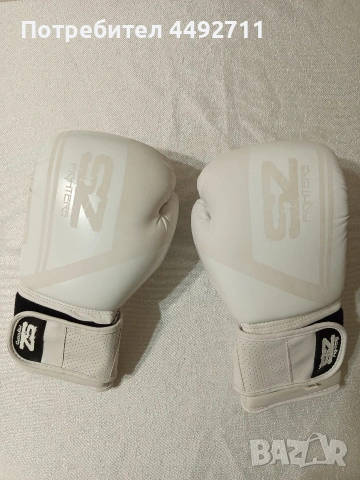 Продавам нови боксови ръкавици Sz Figters indigo white matt 