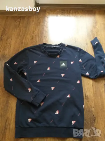 ADIDAS Must Haves Graphic Crew - страхотна мъжка блуза С, снимка 6 - Спортни дрехи, екипи - 48708542