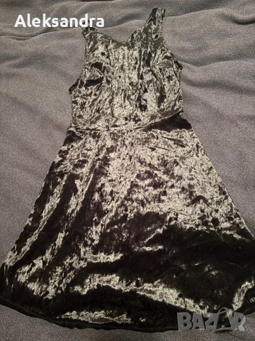 Черна кадифена рокля