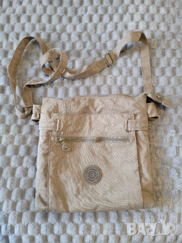 Чанта с дълга дръжка и много джобове 