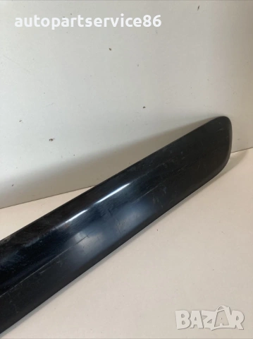 Декоративна лайсна на предната дясна врата (черна) за KIA Carnival (2006–2012) 87712-4D100, снимка 2 - Части - 53203769