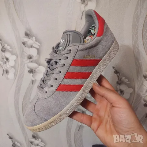 кецове   ADIDAS Gazelle Grey Red Man номер  42 2/3, снимка 10 - Кецове - 33223747