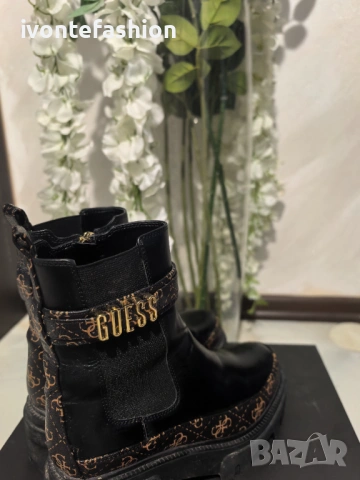 боти Guess, снимка 3 - Дамски боти - 53220576