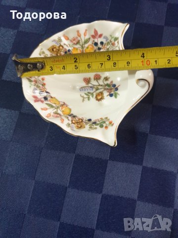 Порцеланова бонбониерка Аynsley somerset fine bone china с форма на мида, снимка 6 - Чинии - 40215840