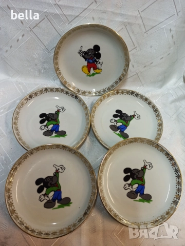 5 Български детски порцеланови чинии с Мики Маус и позлатен кант с орнаменти 17,5 см диаметър .