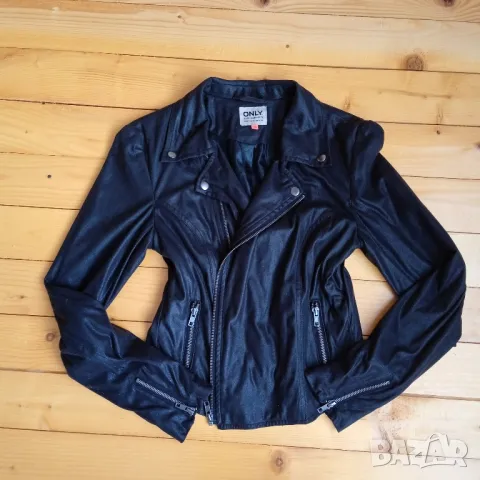 Дамско черно велурено яке 