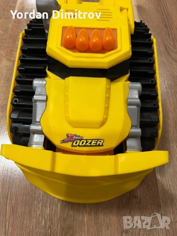Мощен булдозер 