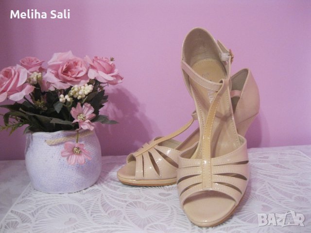 Страхотни лачени сандали в телесен цвят - нови