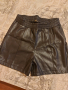 Дамски къси панталони, снимка 1 - Къси панталони и бермуди - 44766161