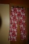 Бял летен панталон с червени цветя, снимка 1 - Панталони - 41900776