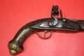 Кремъчен пистолет с орнаменти и сребро по цевта. Работещ., снимка 2