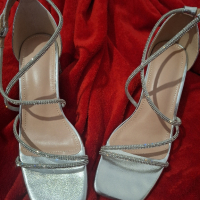 Продавам официалени сребърни сандали 42 размер, снимка 1 - Сандали - 44636674