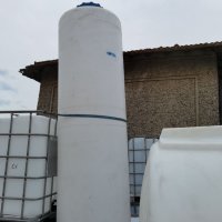 Вертикален резервоар 1000 литра с размер 74см/253см, снимка 1 - Бидони, бурета и бъчви - 34297495