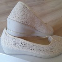 Продавам дамски летни обувки, снимка 4 - Дамски ежедневни обувки - 41120141