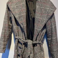 Ефектно палто с колан и голяма яка| S, снимка 3 - Палта, манта - 38911825