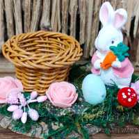 Поставка за яйчице със зайче върху дървено трупче, снимка 3 - Декорация за дома - 44838015