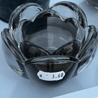 Стъклена кашпа в черно - сив цвят с форма на цвете, снимка 4 - Саксии и кашпи - 36056310
