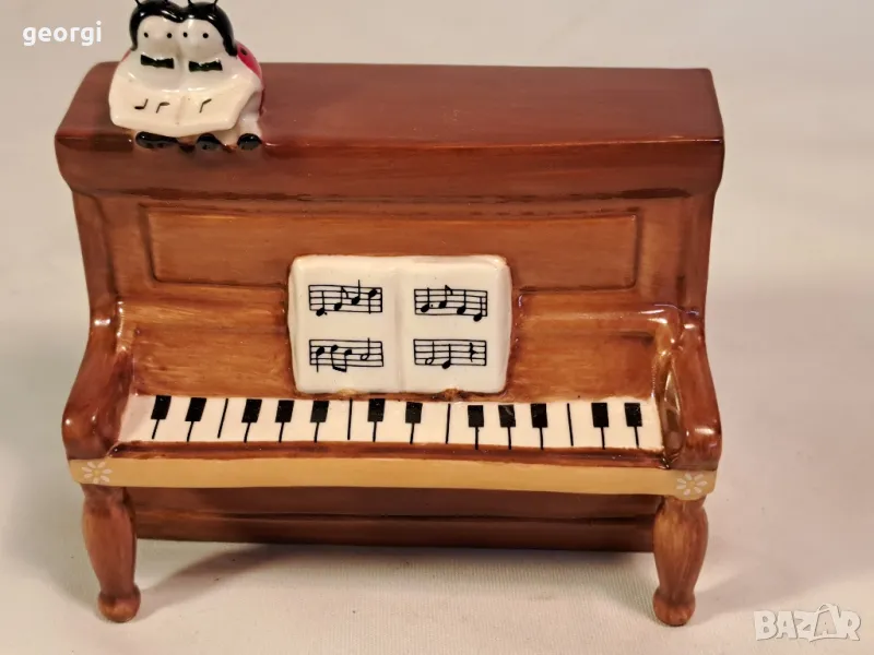 Goebel музикална порцеланова фигура пиано, снимка 1