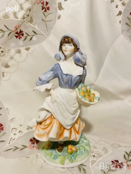 порцеланова статуетка , снимка 1