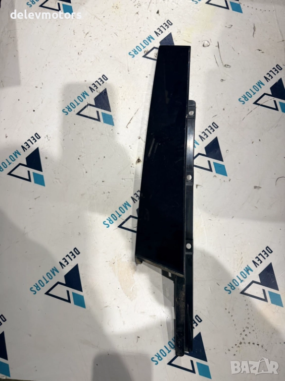 8V5837902 лайсна за предна дясна врата от Audi A3 1.0 TFSI, двигател CHZ, ск. кутия DSG 7 , снимка 1