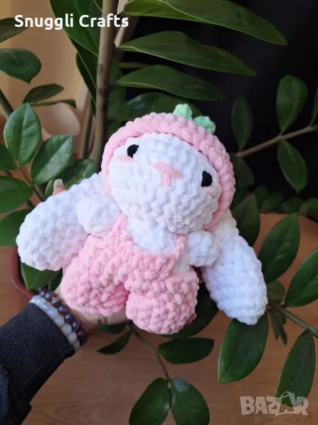 Ръчно изплетена играчка Ягодка Зайка 🍓, снимка 1