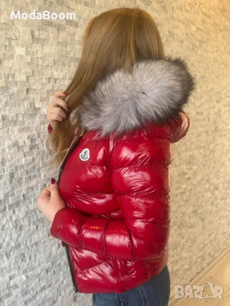 Moncler червено дамско късо зимно яке, снимка 1