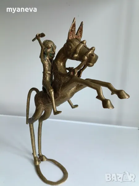 Африканска, бронзова скулптура с ловна сцена. , снимка 1
