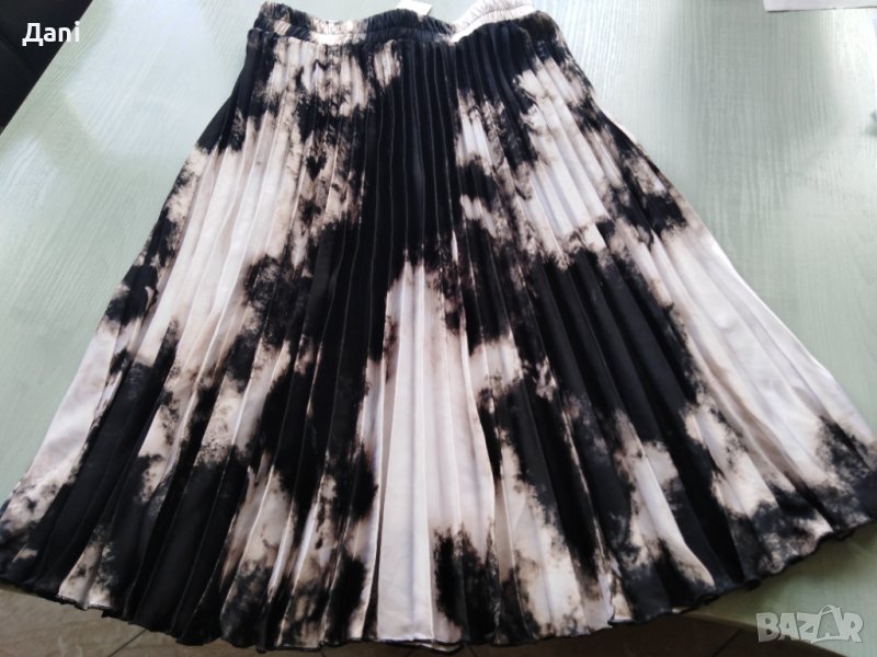 Плисирана пола - нова S и L, снимка 1