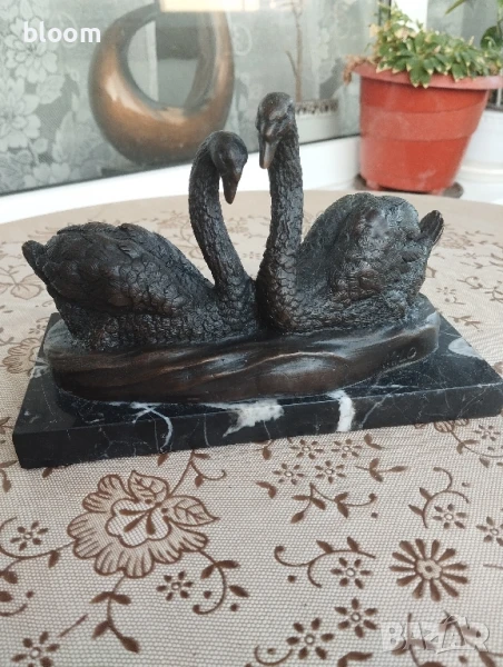 Скулптура лебеди, снимка 1