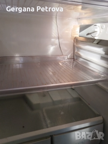 Хладилник за вграждане Ariston 160 л, снимка 6 - Хладилници - 52422640