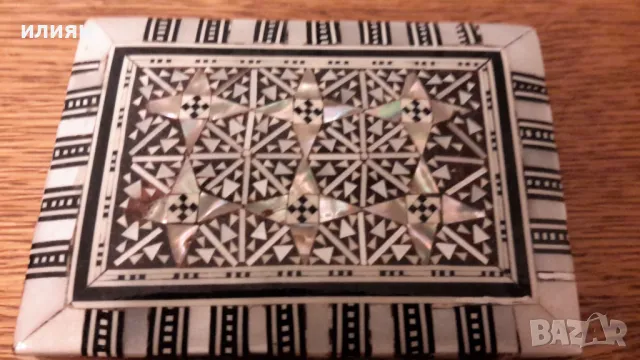 Малка кутия изработка дърво и седеф , снимка 2 - Декорация за дома - 48539508