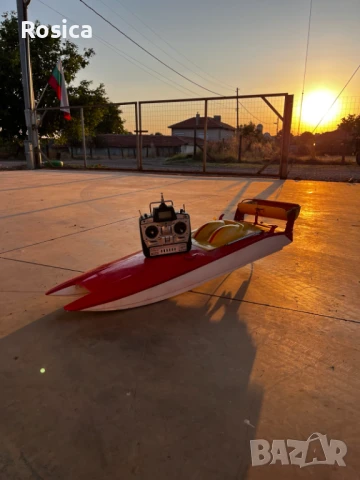 Лодка за захранка, снимка 2 - Стръв и захранки - 51020987