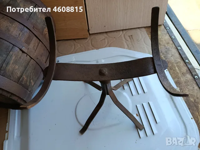 Стара автентична бъчвичка с метално въртящо се столче, снимка 4 - Антикварни и старинни предмети - 55739947
