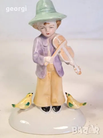 немска порцеланова фигурка момче с цигулка 