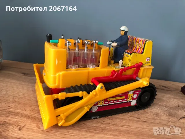 Стара ламаринена играчка от 1970