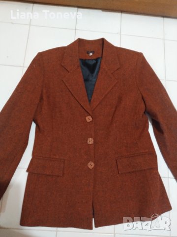 Кафяво сако на"Скарлет"