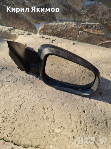 Продавам дясно огледало за Волво v50 