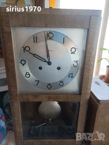 стенен часовник работещ немски