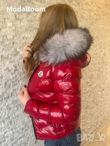 Moncler червено дамско късо зимно яке, снимка 1 - Якета - 48354478