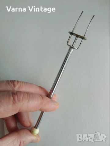 Винтидж механична вилица за бране на кисели краставички, сирене и маслини.., снимка 4 - Антикварни и старинни предмети - 51519827