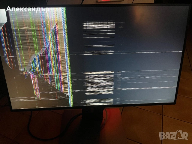 Монитор Dell UltraSharp U2518D – 25″ IPS 2560×1440 QHD (с пукнат панел, за ремонт или части), снимка 7 - Монитори - 53196137