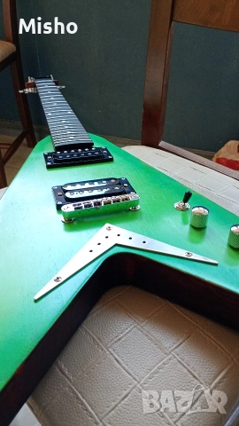 V Custom , снимка 2 - Китари - 52857399