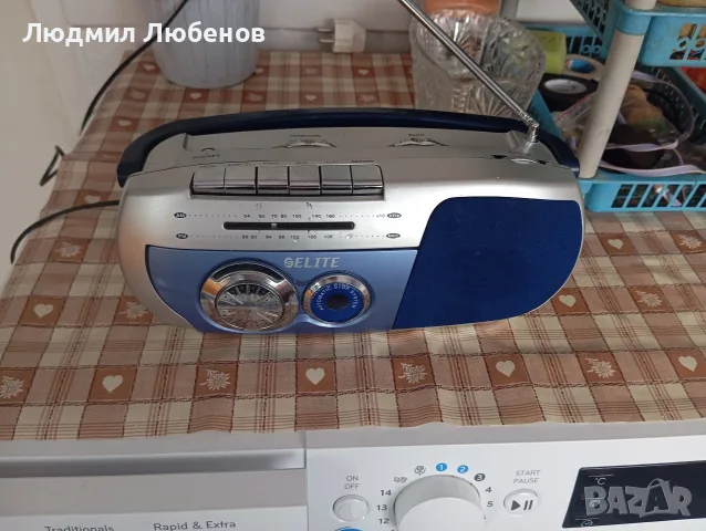 Малък радиокасетофон 
