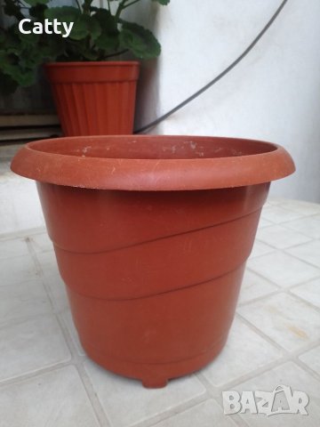 Пластмасови саксии, снимка 6 - Саксии и кашпи - 40850829