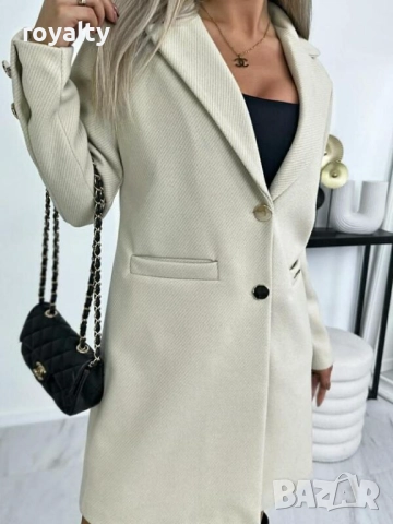 Дамско светло бежово палто с копчета