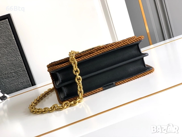 Дамска чанта V.A.L.E.N.T.I.N.O, снимка 4 - Чанти - 53297207