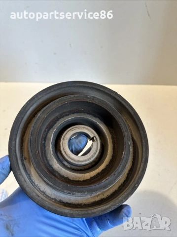 Шкив на колянов вал за Volvo C70 Convertible 2.0D (2008), снимка 2 - Части - 53774906