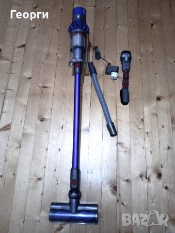 Много добра Dyson V10 безжична прахосмукачка пълен комплект