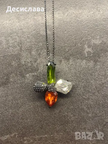 Черно колие с цветни камъни